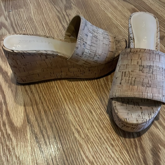 Copper Key Cork Wedges - Picture 3 of 8